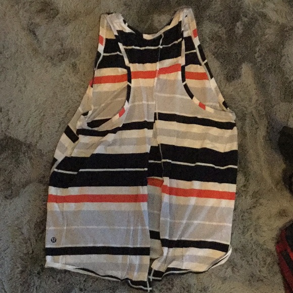 Lululemon top 6 - Picture 2 of 2